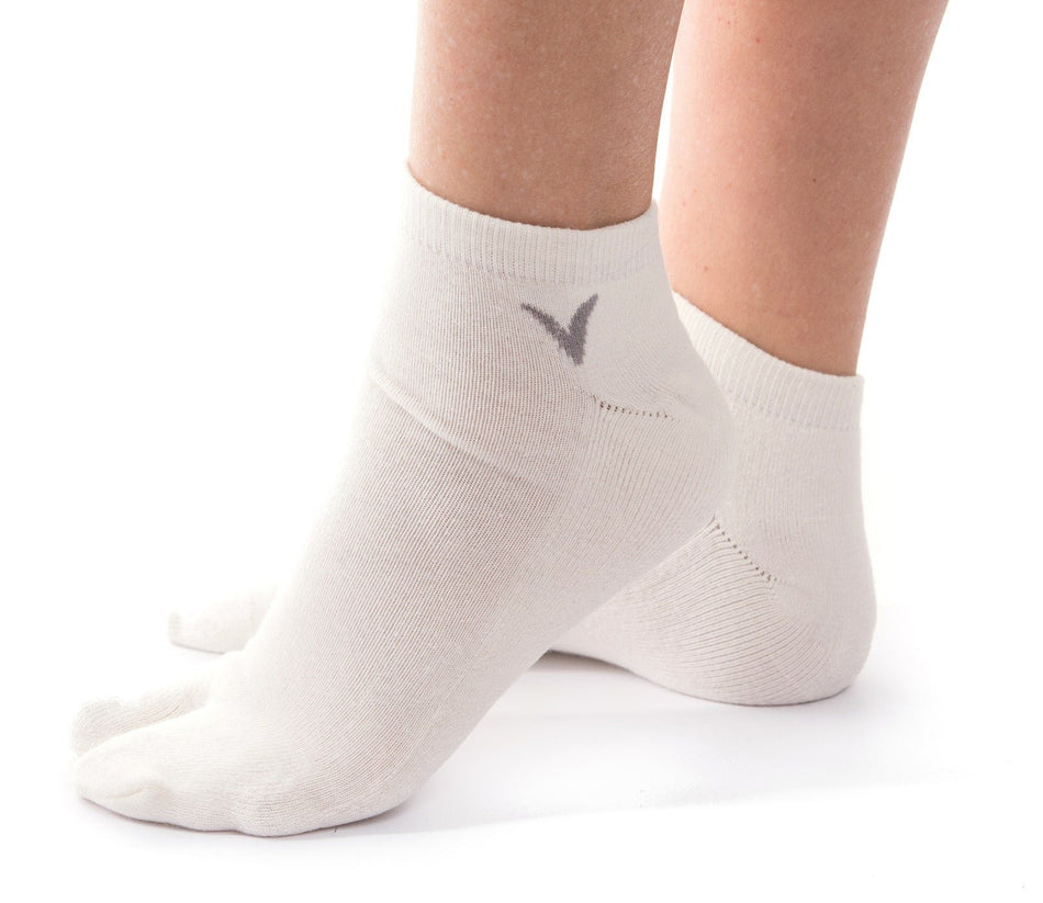 1 Pair - V-Toe Athletic Ankle Height Flip Flop Tabi Big Toe Socks - Black, Grey or White - Drakoi Marketplace