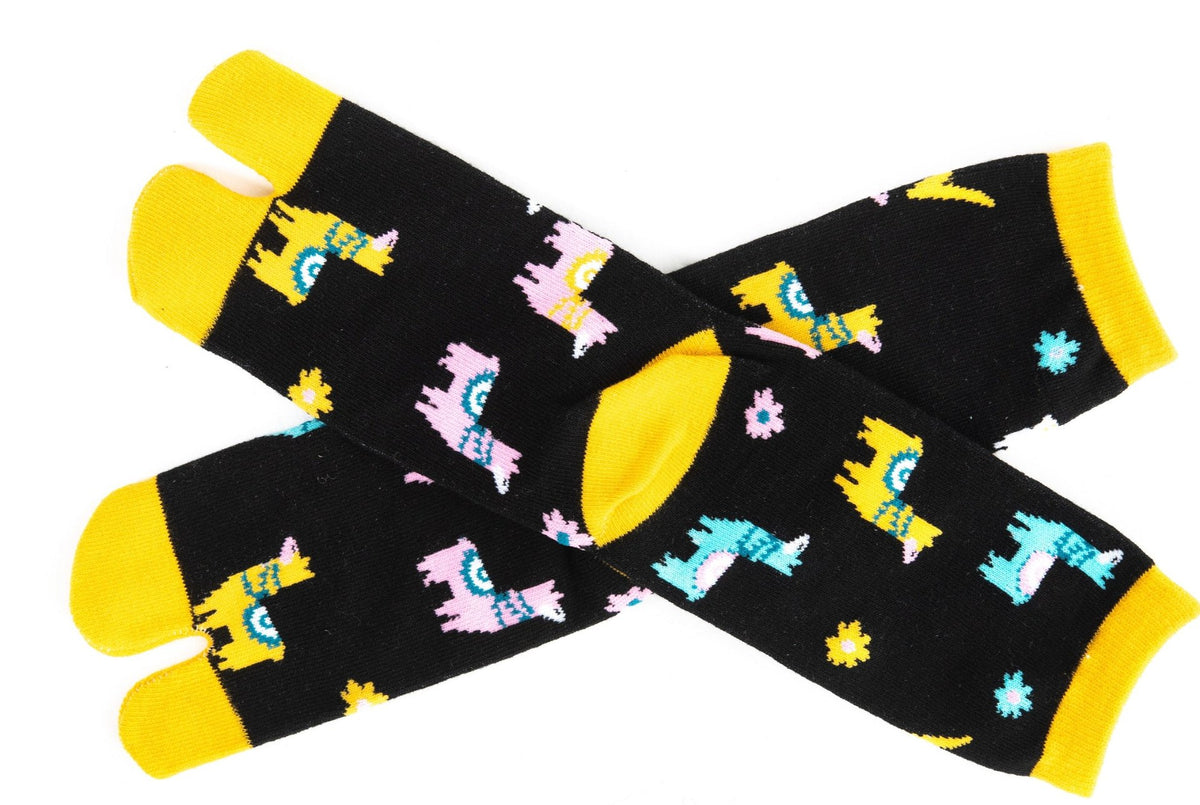 1 Pair - V-Toe Flip Flop Tabi Socks - Black Llamas - Drakoi Marketplace