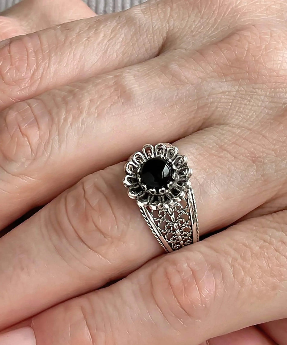 Daisy Figured Black Onyx Gemstone Filigree Art Women Silver Cocktail Ring - Drakoi Marketplace