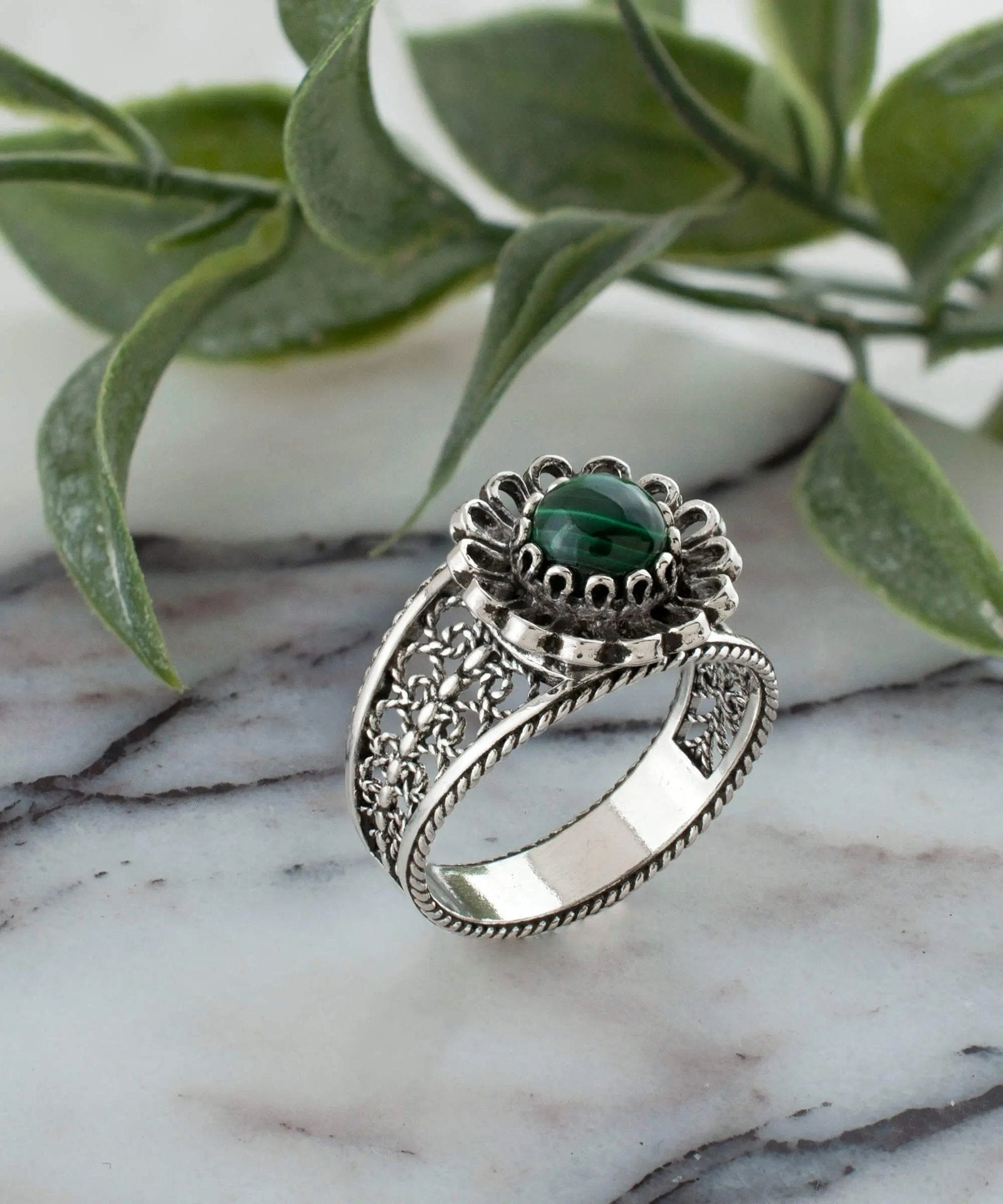 Daisy Figured Malachite Gemstone Filigree Art Women Silver Cocktail Ring - Drakoi Marketplace