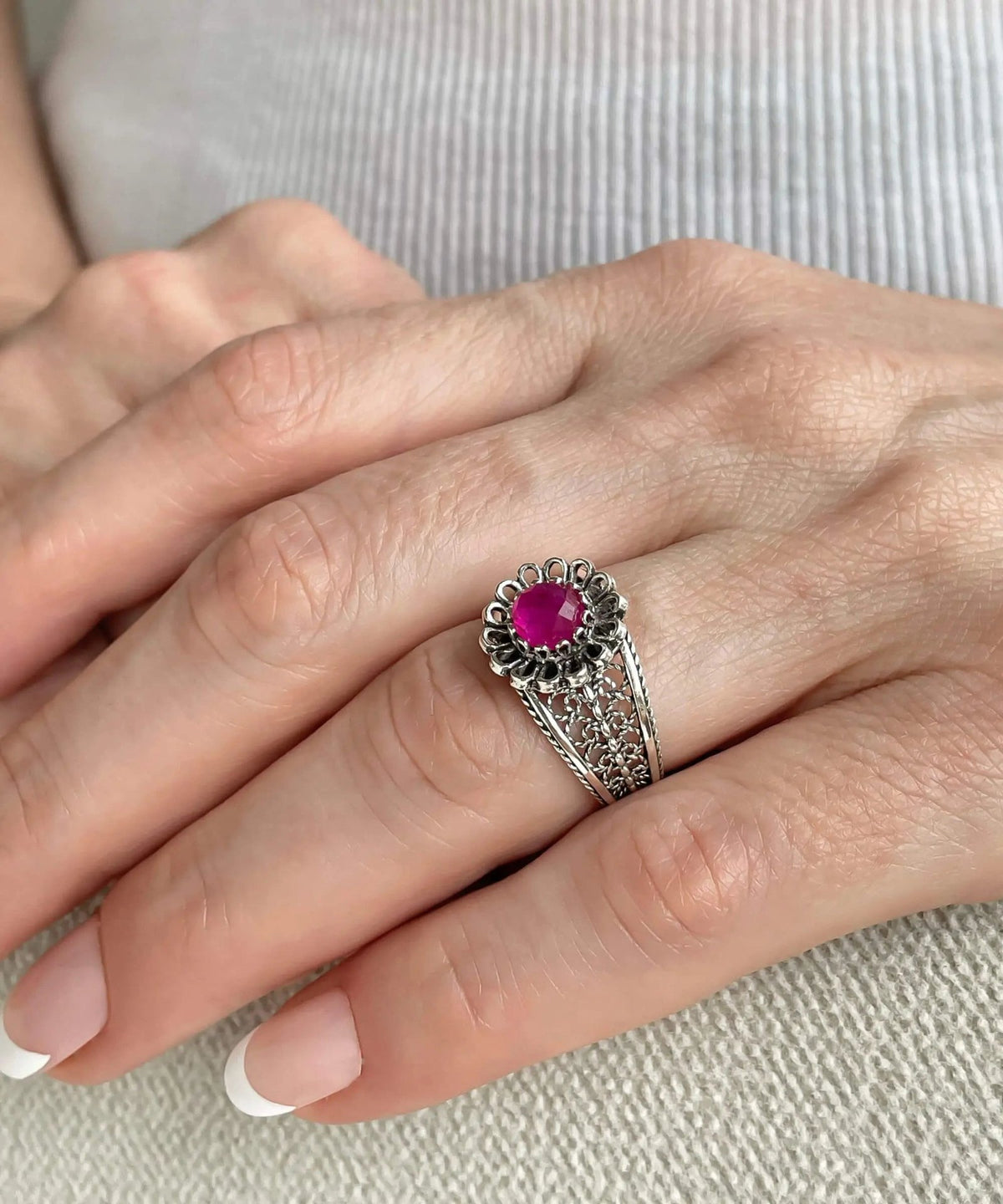 Daisy Figured Ruby Corundum Gemstone Filigree Art Women Silver Cocktail Ring - Drakoi Marketplace