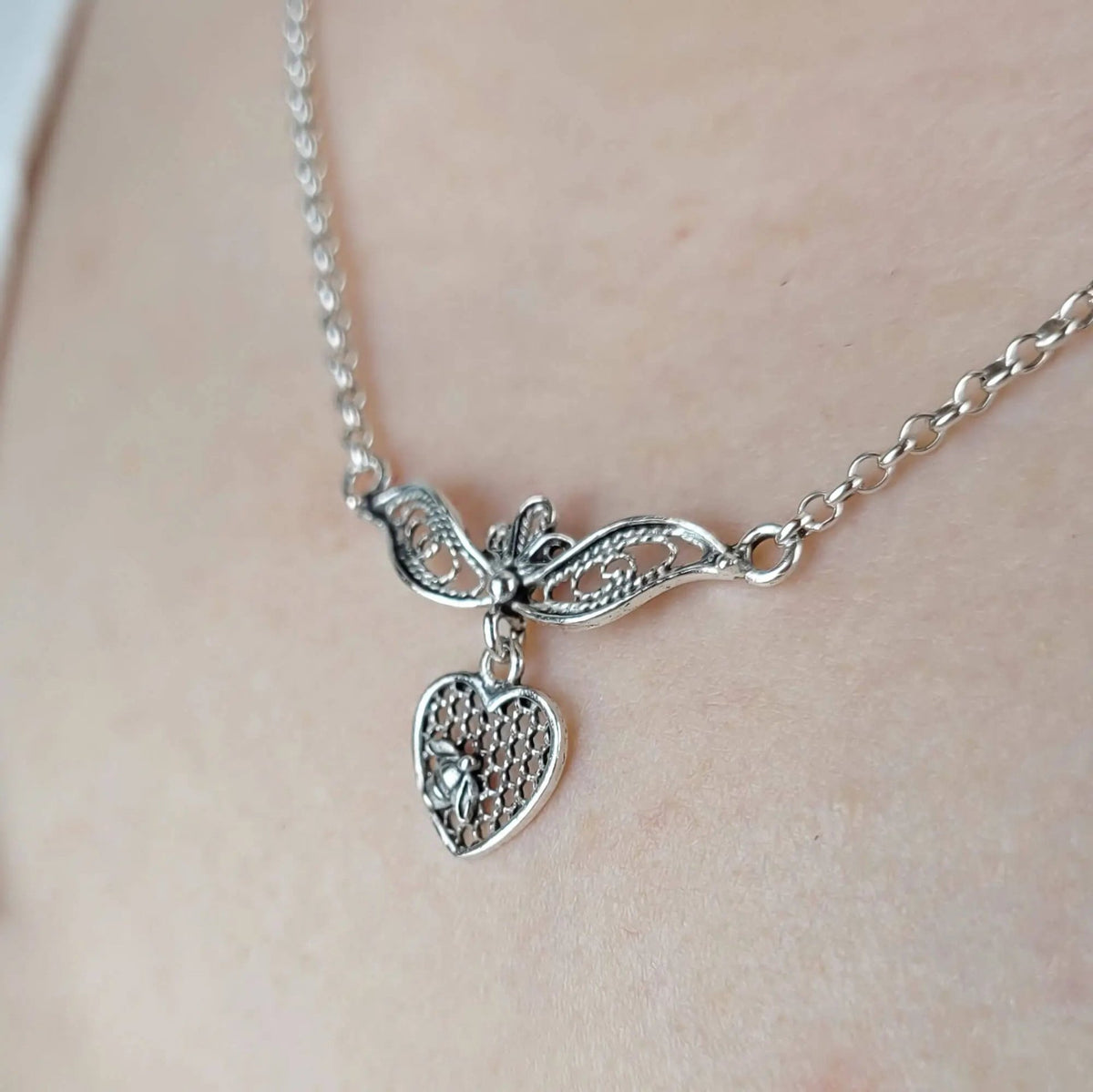 Filigree Art Bee On The Heart Women Silver Choker Necklace - Drakoi Marketplace