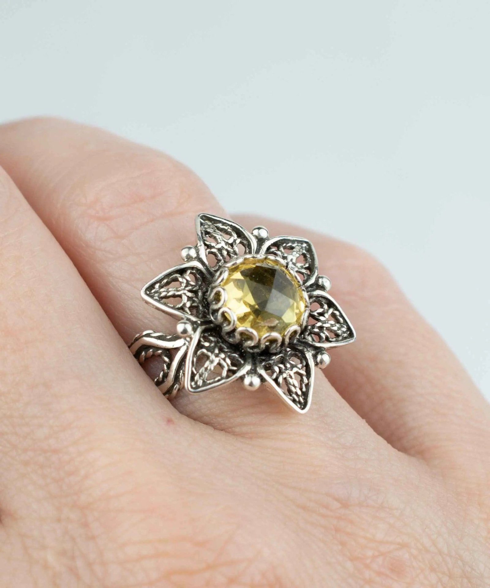 Filigree Art Citrine Gemstone Daisy Flower Women Silver Cocktail Ring - Drakoi Marketplace