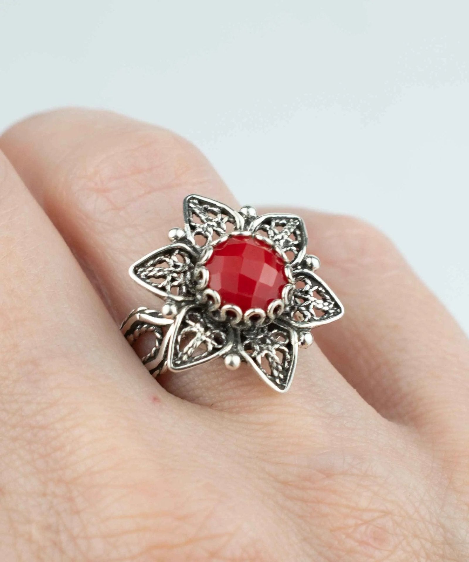 Filigree Art Coral Gemstone Daisy Flower Women Silver Cocktail Ring - Drakoi Marketplace