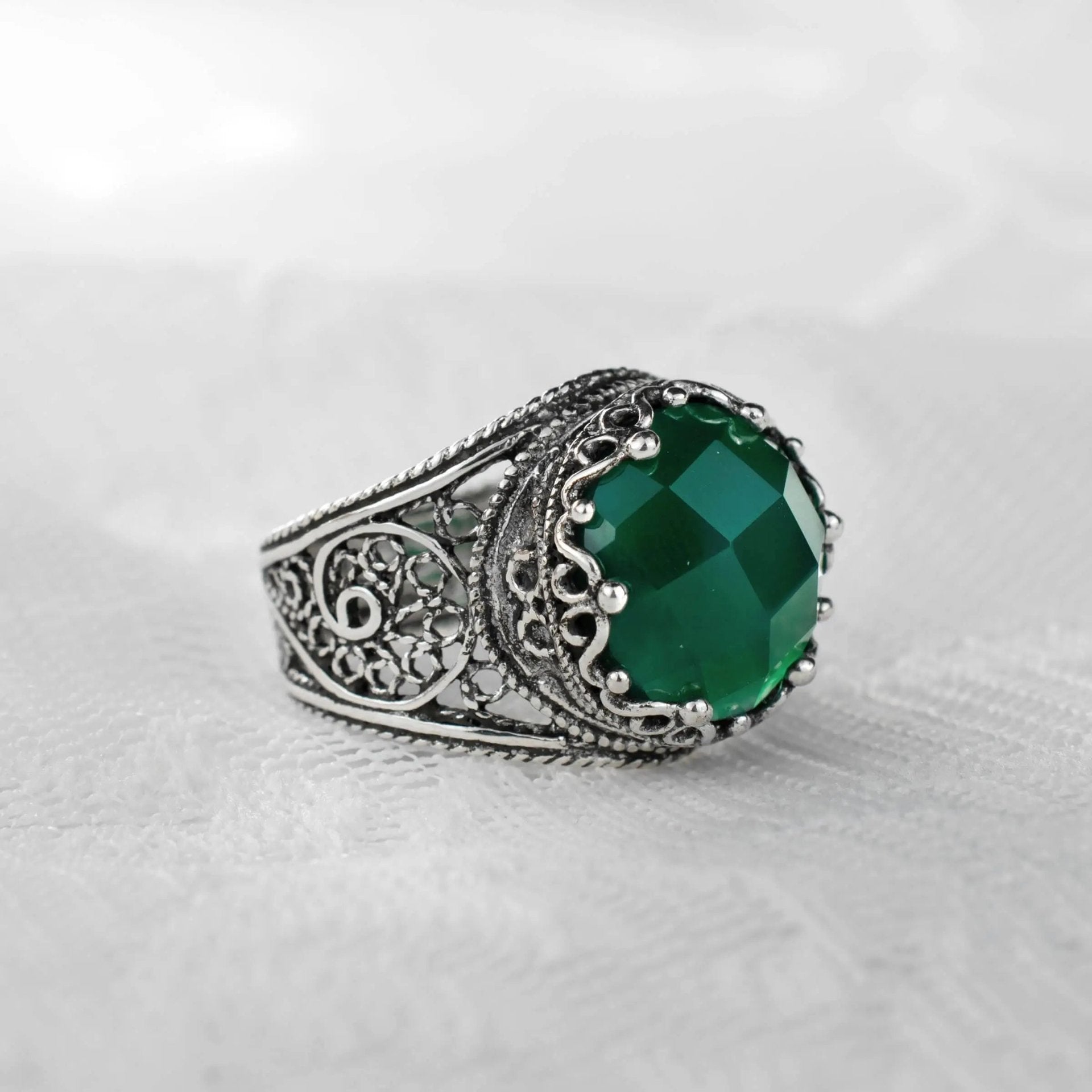 Filigree Art Green Agate Gemstone Crown Design Women Silver Cocktail Ring - Drakoi Marketplace