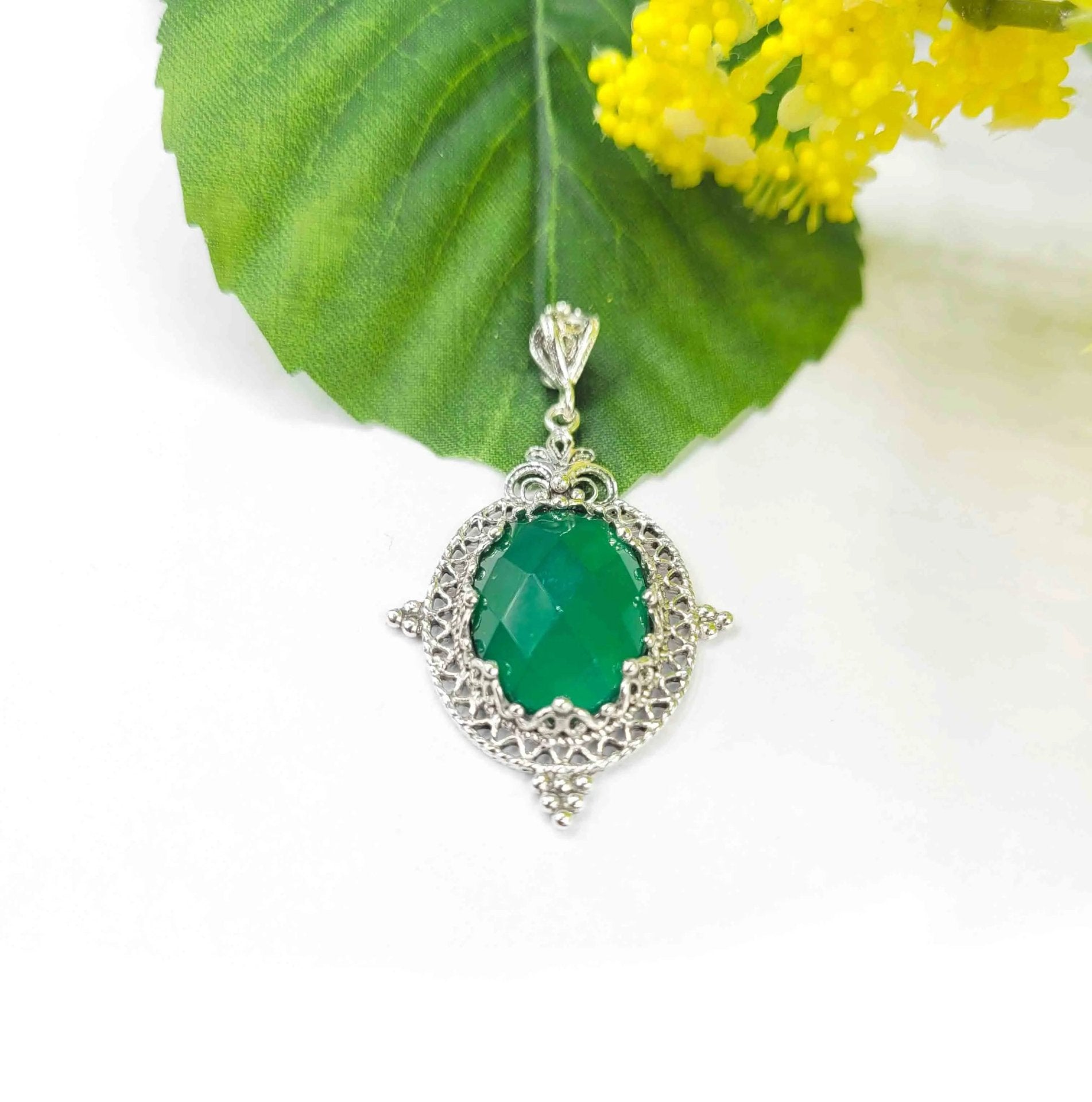 Filigree Art Green Agate Gemstone Women Silver Oval Pendant Necklace - Drakoi Marketplace