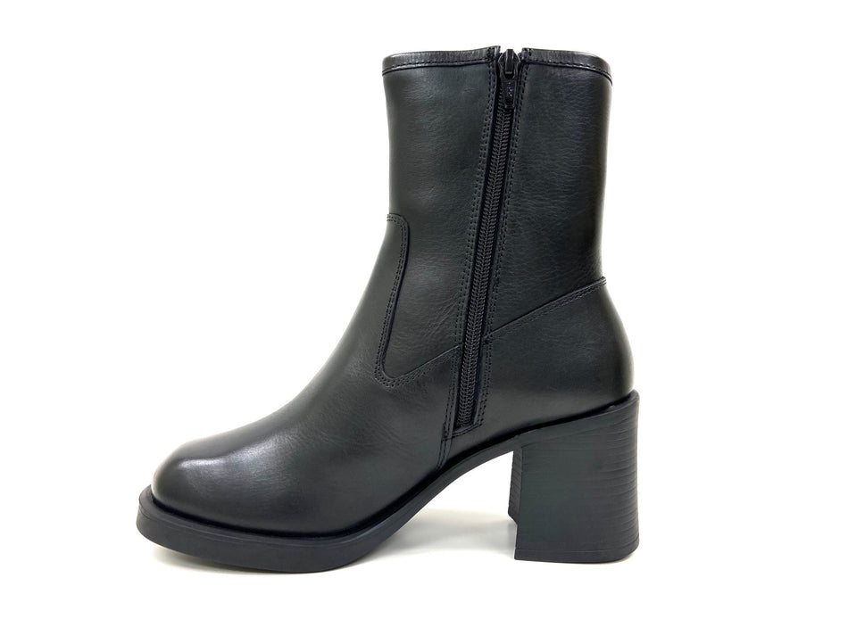 Lyla Black Square Block Heel Zip Boot - Drakoi Marketplace